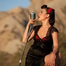 Música-Teatro: MIA LAM “Reinvention Tour”, sábado 30 abril